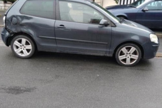 Serrure avant droit VOLKSWAGEN POLO 4