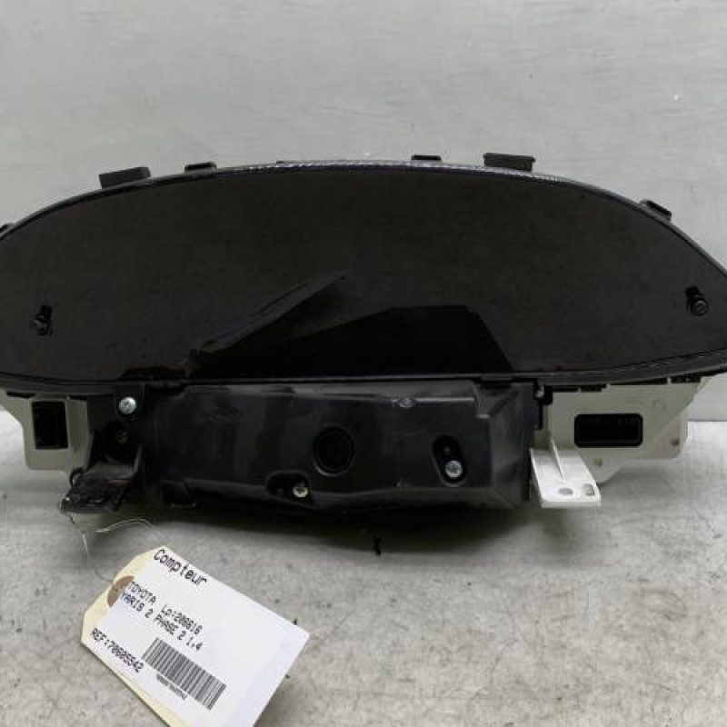 Compteur TOYOTA YARIS 2 Photo n°1