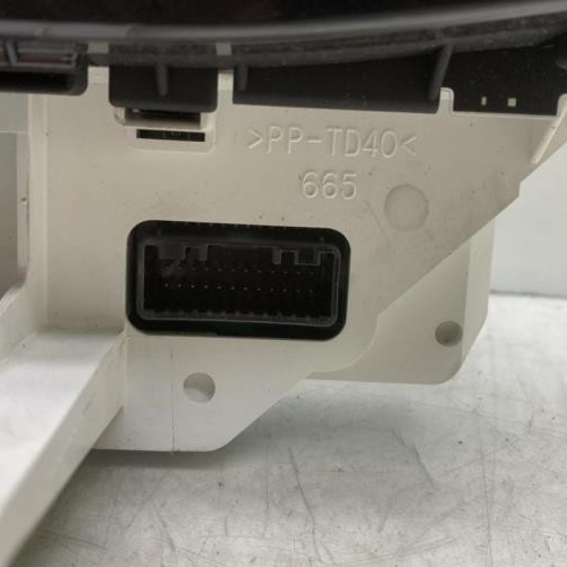 Compteur TOYOTA YARIS 2 Photo n°2