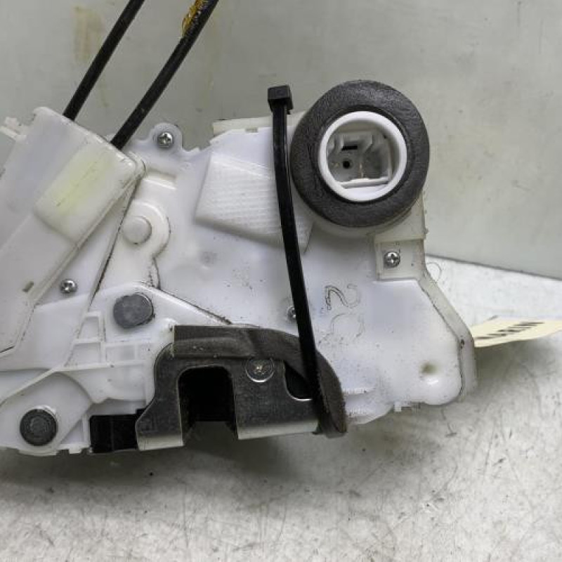 Serrure avant droit TOYOTA YARIS 2 Photo n°3