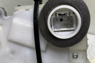 Serrure avant droit TOYOTA YARIS 2