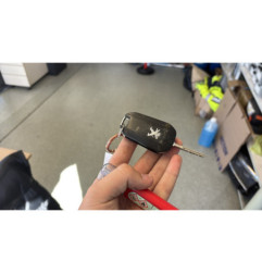 Pare boue arriere droit PEUGEOT 208 1