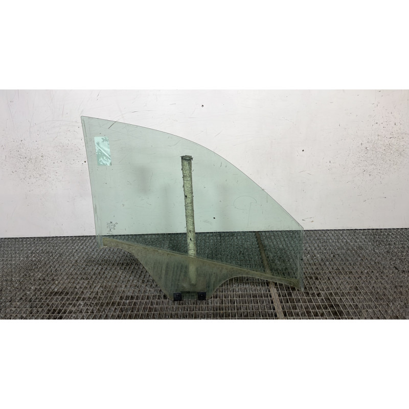 Vitre avant gauche RENAULT TWINGO 3 Photo n°4