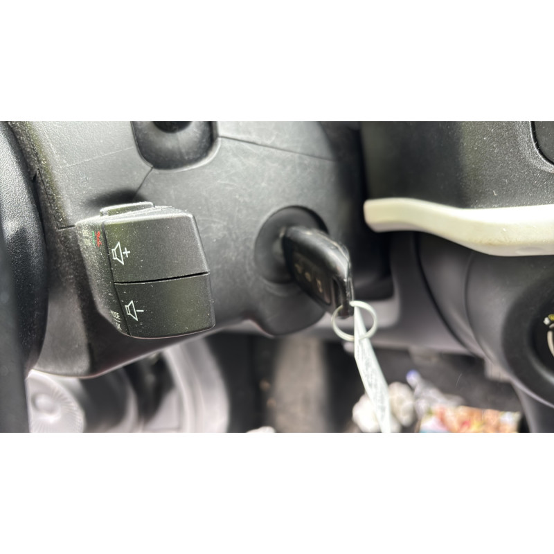 Vitre avant gauche RENAULT TWINGO 3 Photo n°20