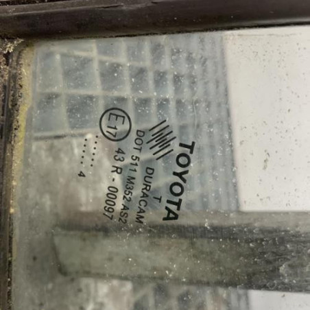 Custode avant droit (porte) TOYOTA YARIS 3