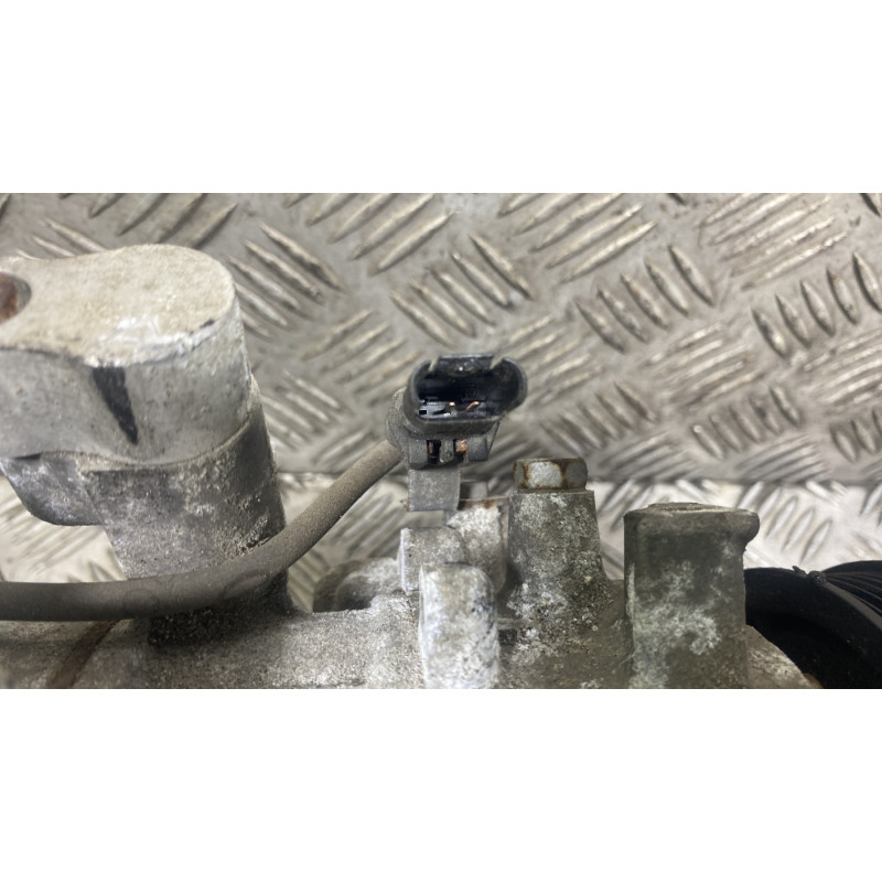 Compresseur clim BMW SERIE 1 F20 Photo n°4