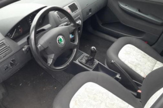 Serrure avant droit SKODA FABIA 1