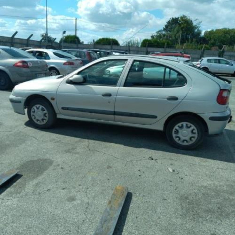 Leve vitre electrique avant droit RENAULT MEGANE 1 Photo n°8