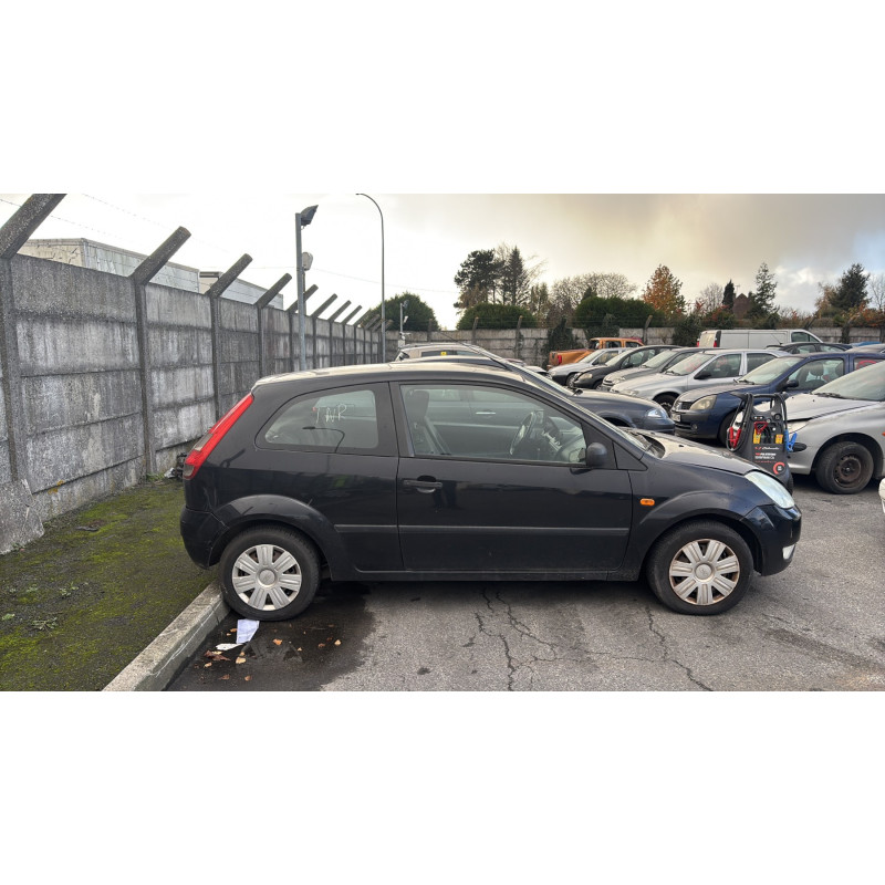 Calandre FORD FIESTA 5 Photo n°10