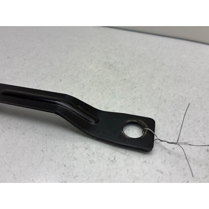 Attache ceinture avant droit SUZUKI SWIFT 3 Photo n°2