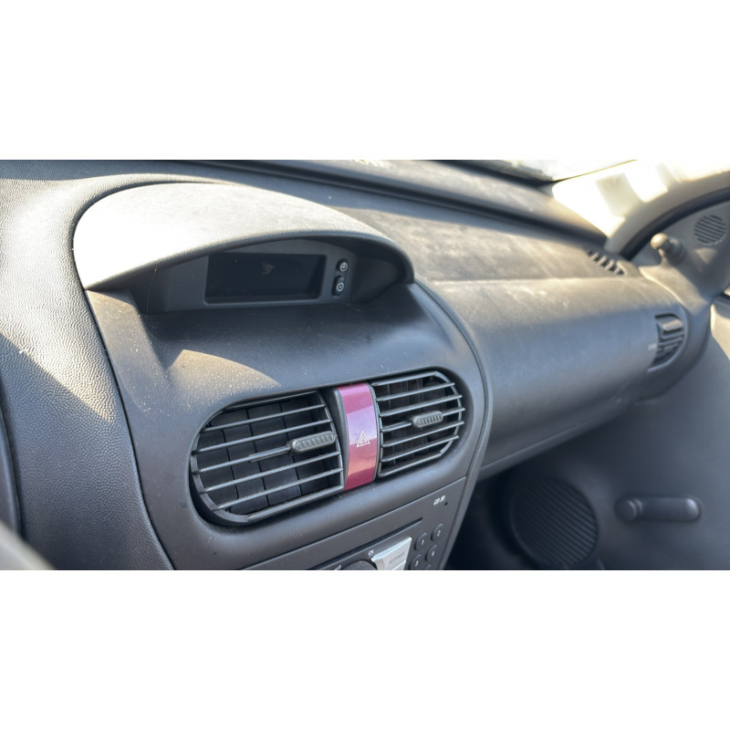 Feu arriere principal gauche (feux) OPEL CORSA C Photo n°19