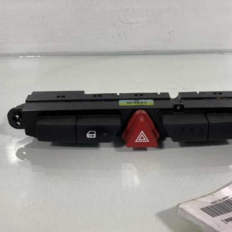 Bouton de warning KIA CEE-D 1 Photo n°1