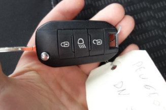 Bras essuie glace arriere PEUGEOT 208 1