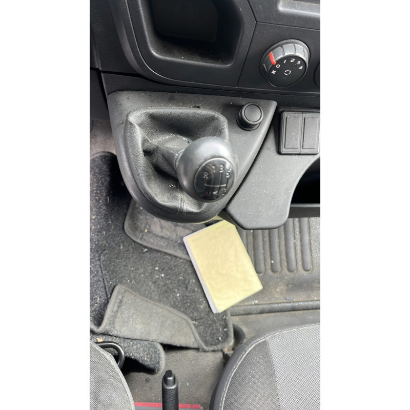 Vitre avant gauche RENAULT MASTER 3 Photo n°4