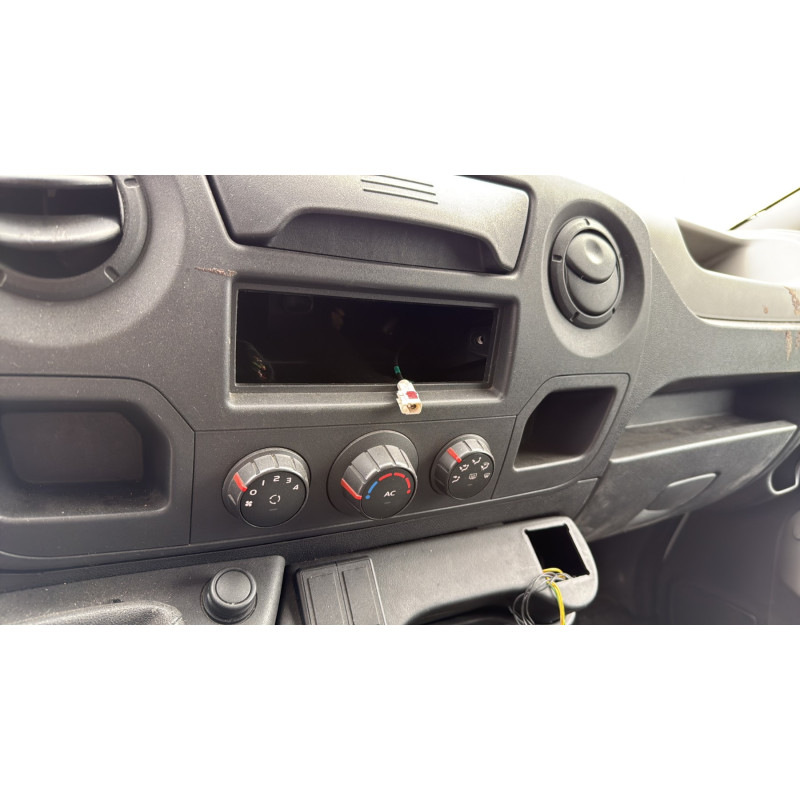 Vitre avant gauche RENAULT MASTER 3 Photo n°17