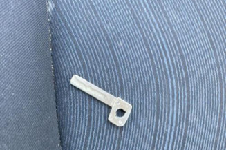 Pretensionneur de ceinture avant droit PEUGEOT 207