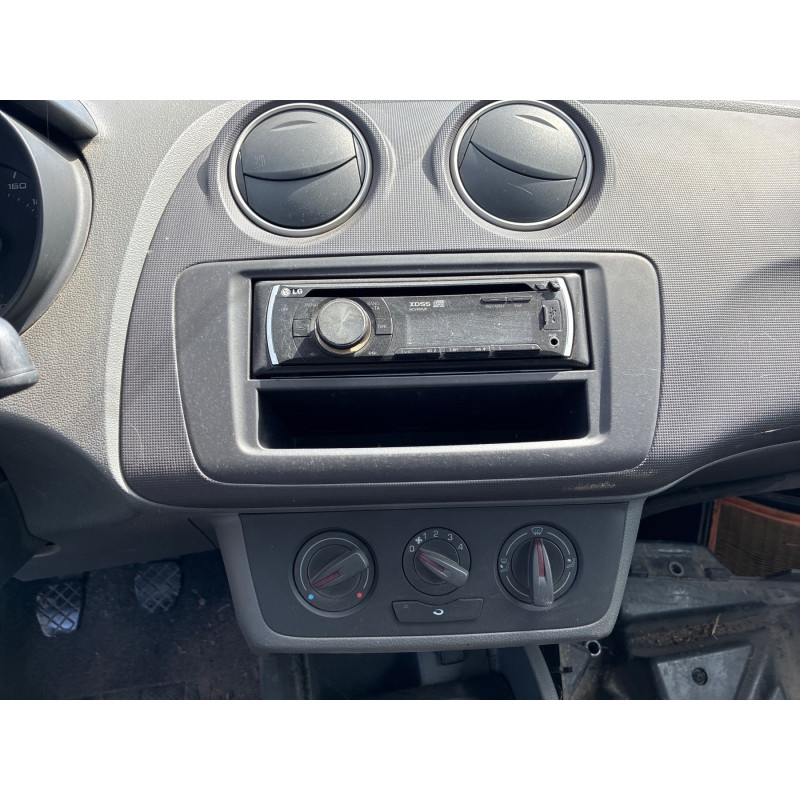 Vitre avant droit SEAT IBIZA 4 Photo n°8