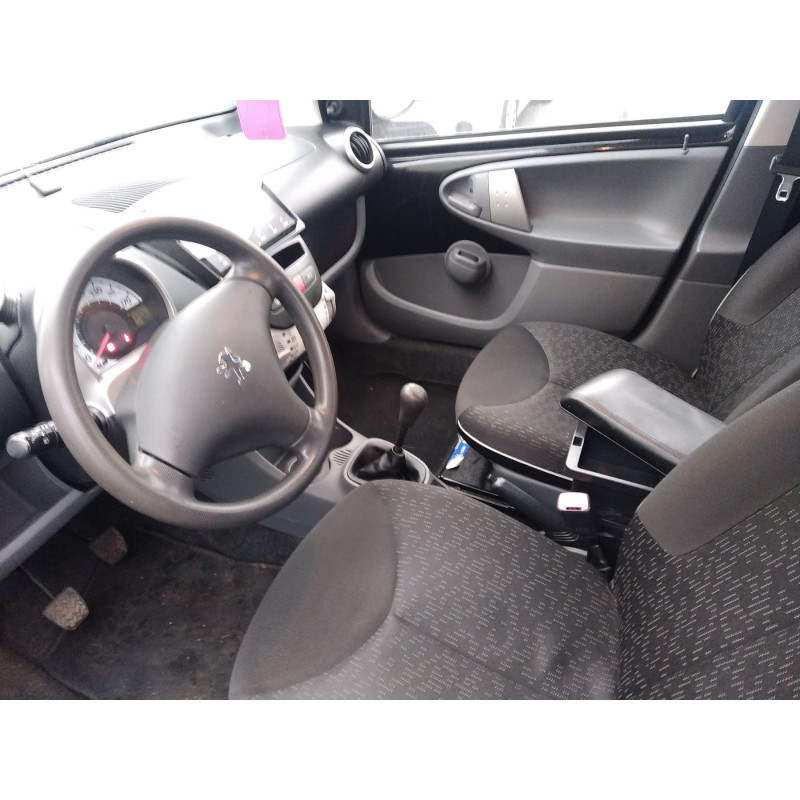 Compresseur clim PEUGEOT 107 Photo n°8