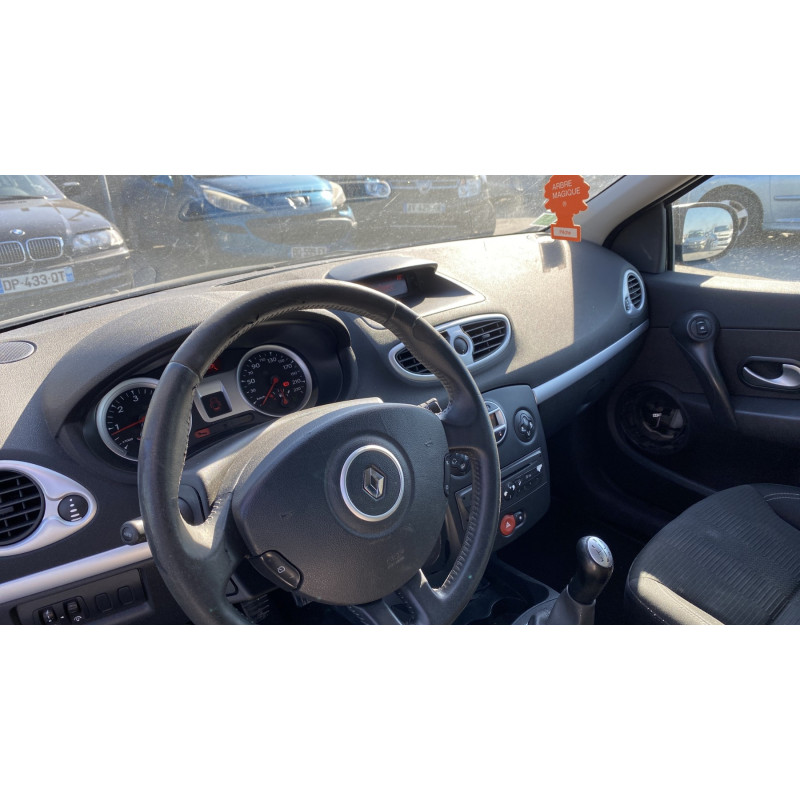 Aile avant gauche RENAULT CLIO 3 Photo n°17