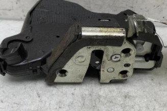 Serrure avant droit TOYOTA COROLLA VERSO 2