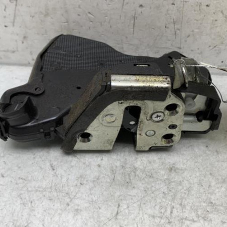 Serrure avant droit TOYOTA COROLLA VERSO 2