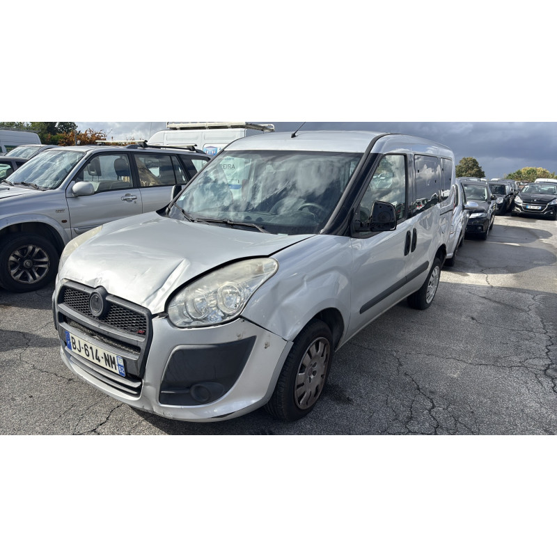 Attache ceinture avant droit FIAT DOBLO 2 Photo n°5