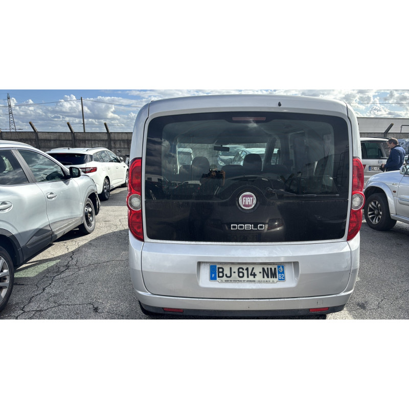 Attache ceinture avant droit FIAT DOBLO 2 Photo n°9