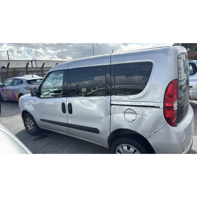 Attache ceinture avant droit FIAT DOBLO 2 Photo n°10