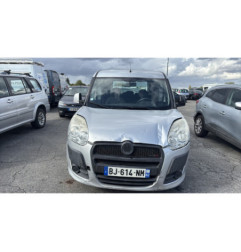 Attache ceinture avant droit FIAT DOBLO 2