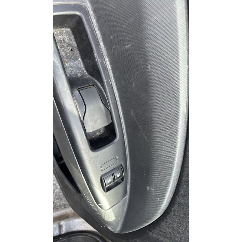 Attache ceinture avant droit FIAT DOBLO 2 Photo n°14