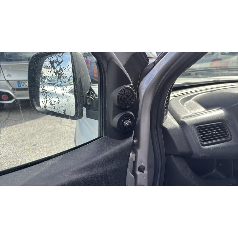 Attache ceinture avant droit FIAT DOBLO 2 Photo n°15