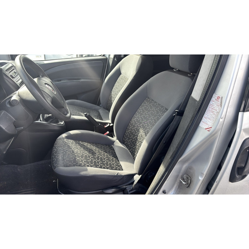 Attache ceinture avant droit FIAT DOBLO 2 Photo n°16