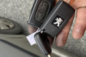 Pretensionneur de ceinture avant droit PEUGEOT 207