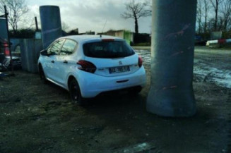 Pommeau de vitesses PEUGEOT 208 1