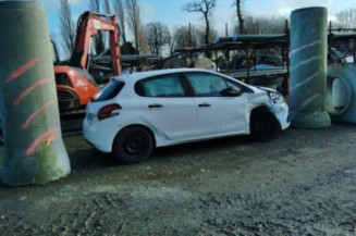 Pommeau de vitesses PEUGEOT 208 1