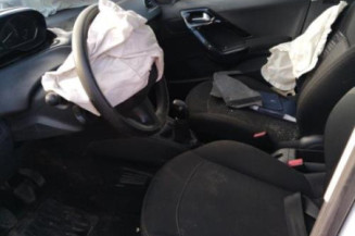 Pommeau de vitesses PEUGEOT 208 1