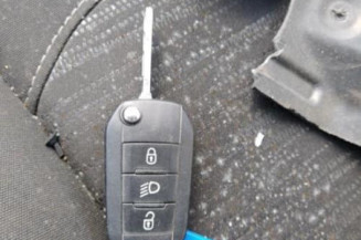 Pommeau de vitesses PEUGEOT 208 1
