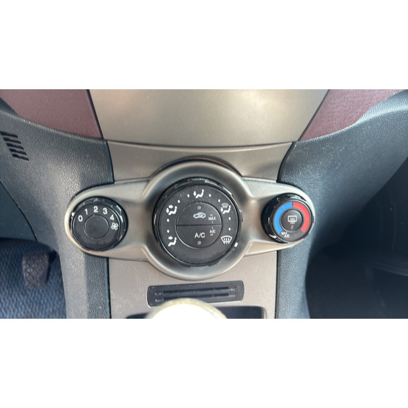 Pare boue avant droit FORD FIESTA 6 Photo n°20