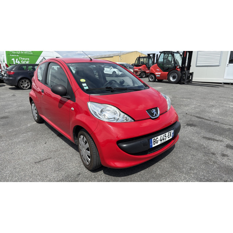 Pare boue avant gauche PEUGEOT 107 Photo n°6
