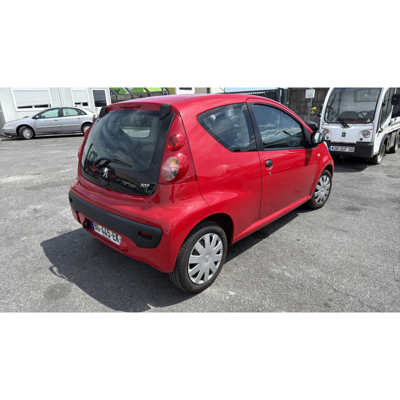 Pare boue avant gauche PEUGEOT 107 Photo n°7