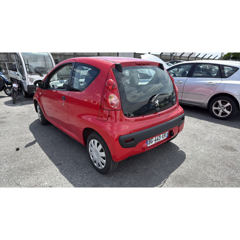 Pare boue avant gauche PEUGEOT 107 Photo n°8