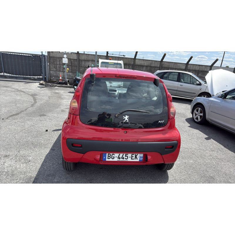 Pare boue avant gauche PEUGEOT 107 Photo n°9