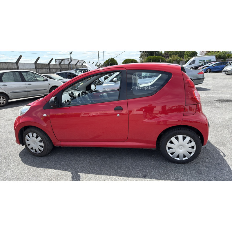 Pare boue avant gauche PEUGEOT 107 Photo n°11