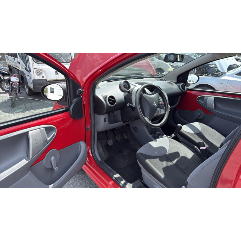 Pare boue avant gauche PEUGEOT 107 Photo n°15