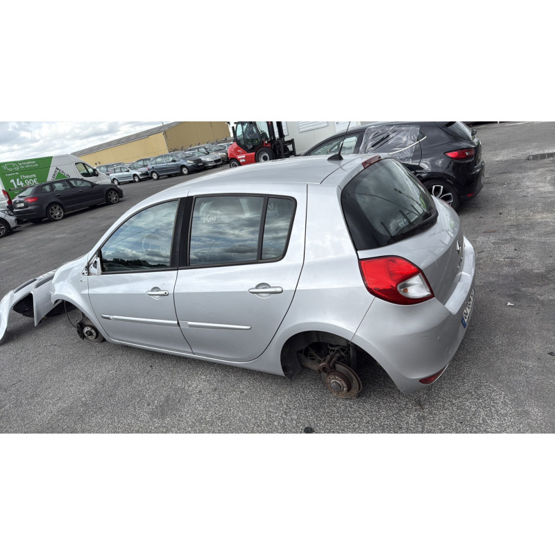 Pare boue avant droit RENAULT CLIO 3 Photo n°10