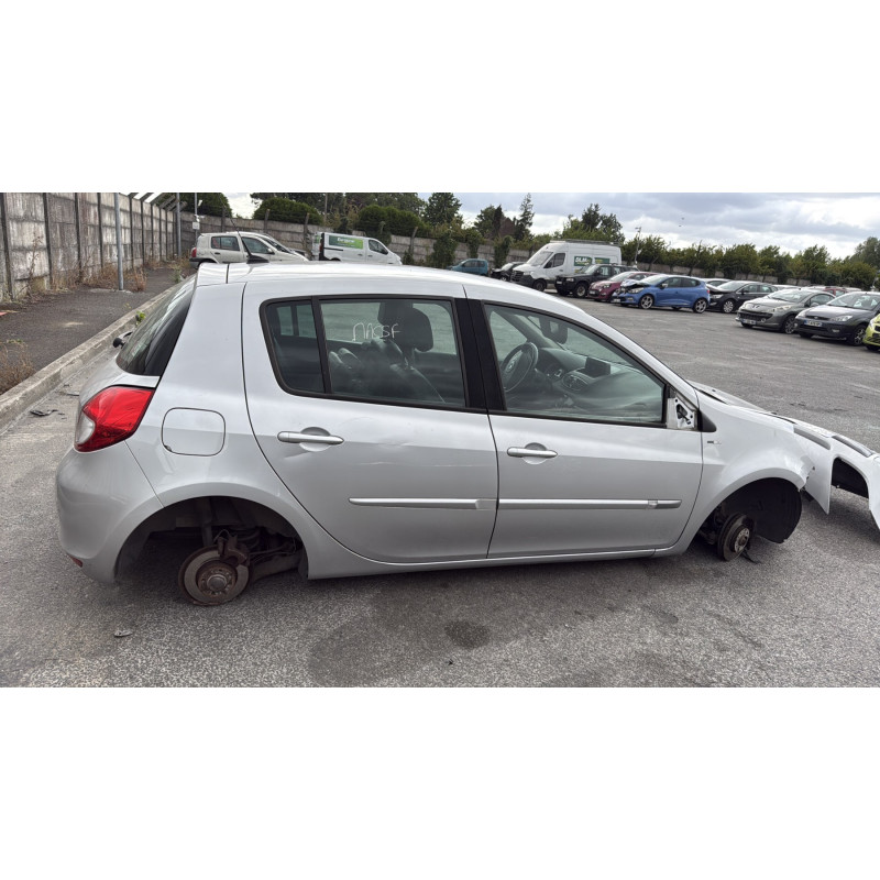 Pare boue avant droit RENAULT CLIO 3 Photo n°11