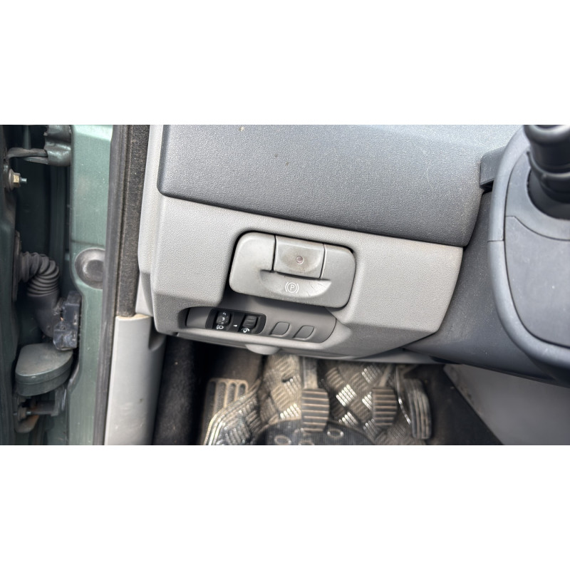Pare boue avant droit RENAULT SCENIC 2 Photo n°18