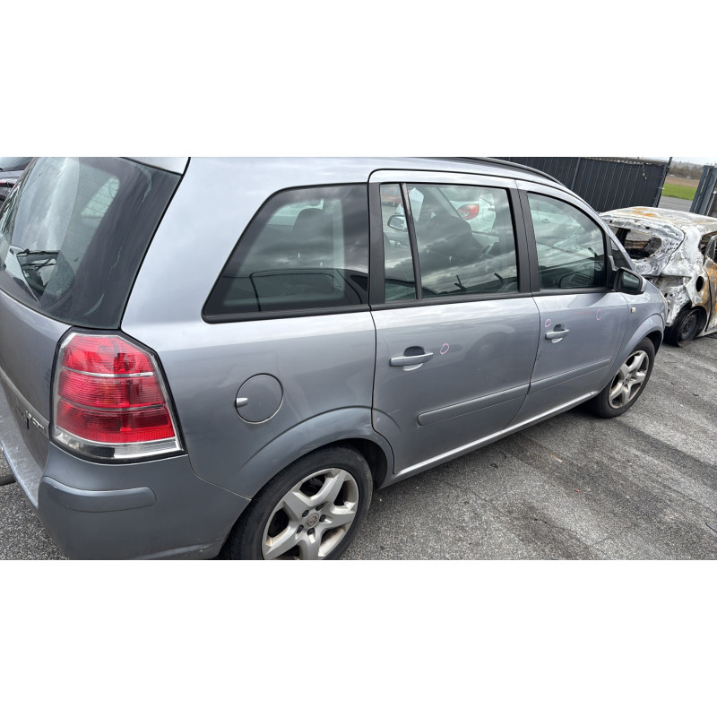 Pare boue avant gauche OPEL ZAFIRA B Photo n°10