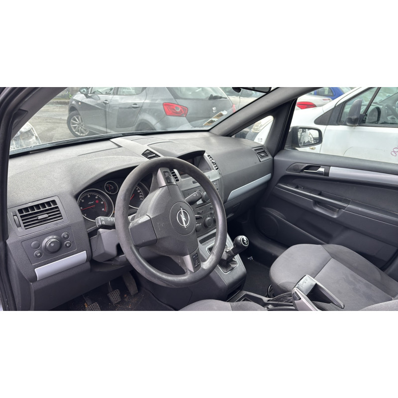 Pare boue avant gauche OPEL ZAFIRA B Photo n°15