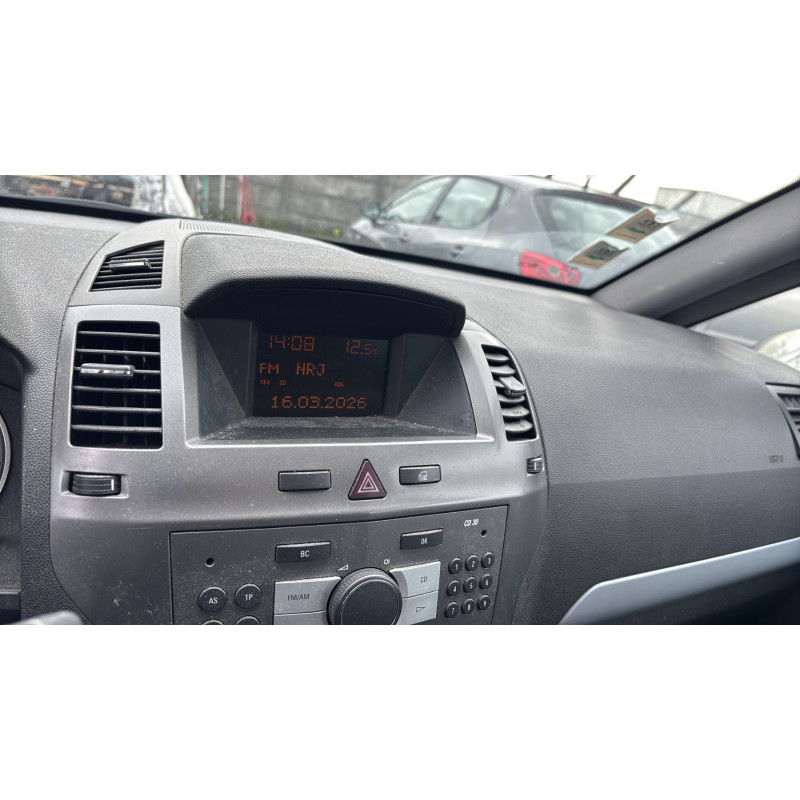 Pare boue avant gauche OPEL ZAFIRA B Photo n°20
